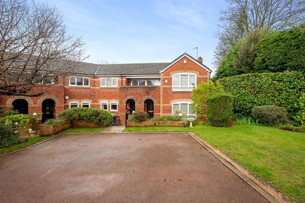 2 bedroom apartment for sale in Delahays Drive, Hale, WA15